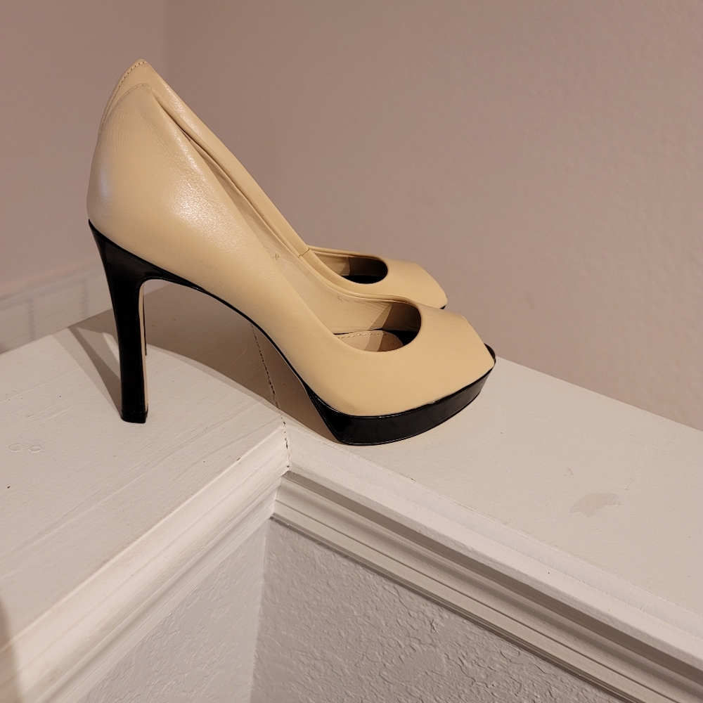 ***SOLD***Anne Klein Peep toe - Picture 2 of 5